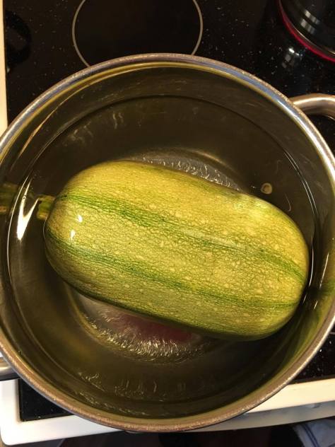 Spagettikurpitsa kattilassa